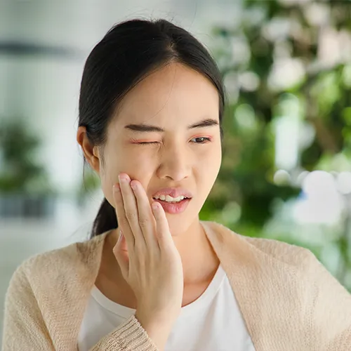 Woman with tooth pain